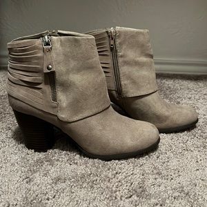 madden girl Destroy bootie taupe
